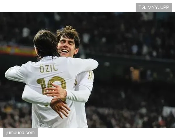 卡卡回撤接应主导进攻，关键战撕开对手防线