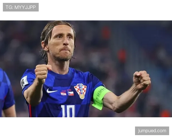 接管中场直塞撕防线，本赛季莫德里奇比上季更偏组织